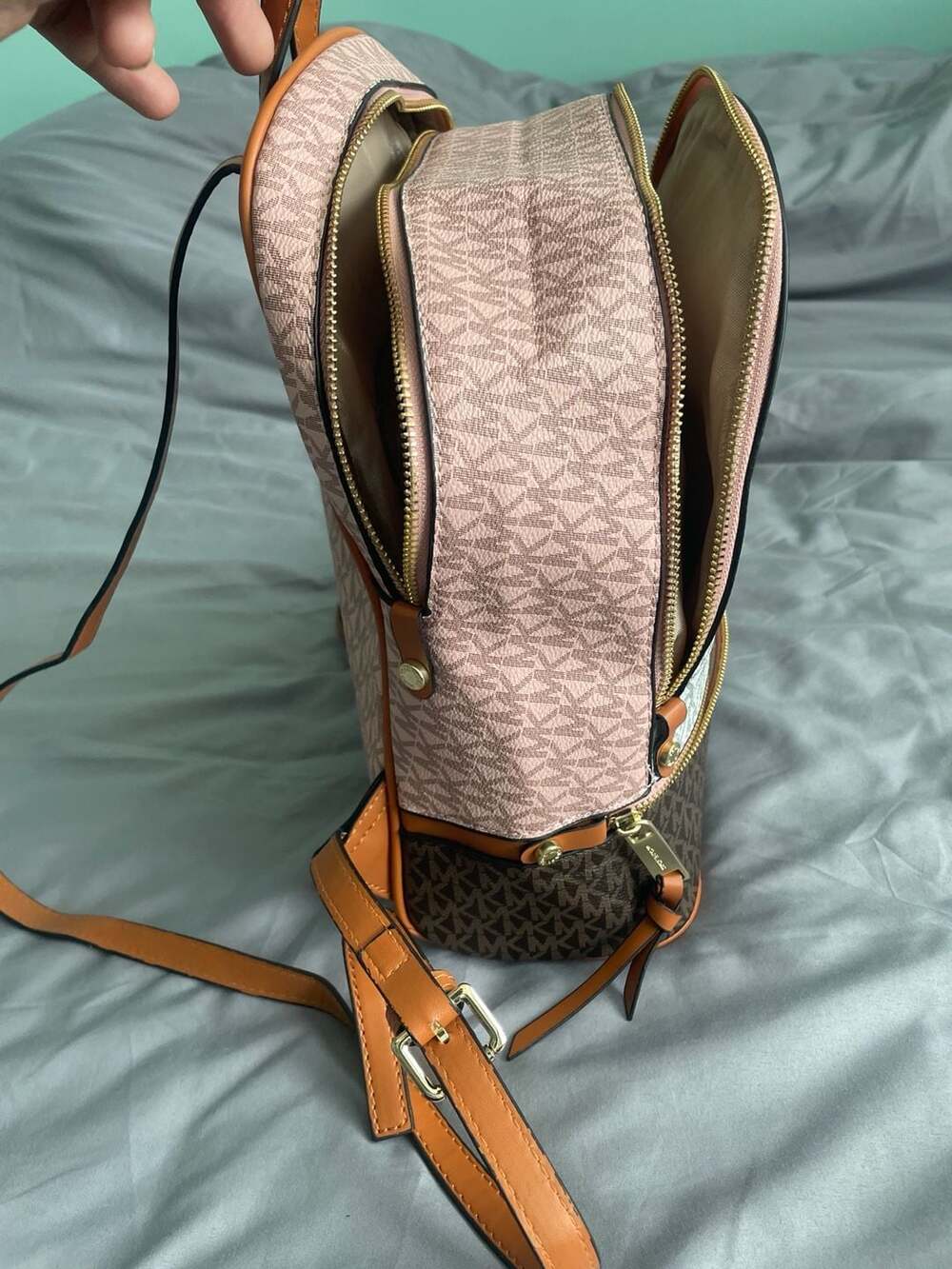 Authentic Michael Kors Rhea Medium Color-Block Backpacku - Picture 2 of 7